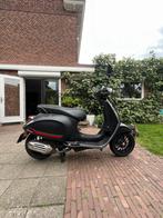 Vespa sprint 2021 mat zwart, Fietsen en Brommers, Scooters | Vespa, Ophalen, Maximaal 45 km/u, Vespa S, Zo goed als nieuw
