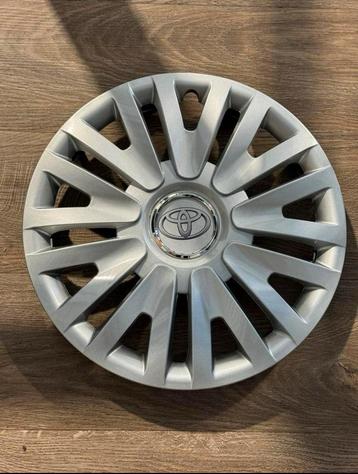 Zilvere Wieldop Set Toyota Aygo/Yaris 14 inch Nieuw In Doos! beschikbaar voor biedingen