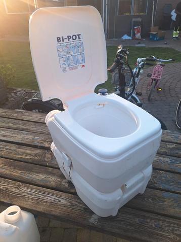 Mobiel toilet beschikbaar voor biedingen