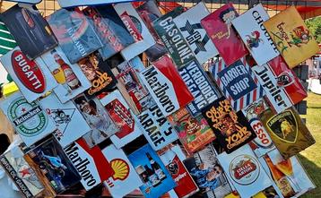 Fris assortiment 100 nieuwe metalen reclamebordjes. beschikbaar voor biedingen