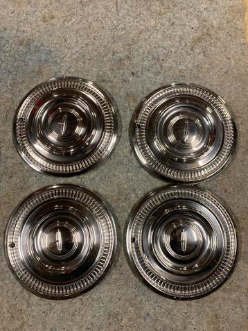 Set wieldoppen hubcaps 1963 Oldsmobile Starfire 14”. beschikbaar voor biedingen