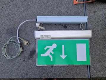Nooduitgang ophang bord, dubbelzijdig met verlichting +meer. beschikbaar voor biedingen