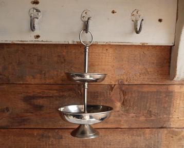 Kleine etagère voor snuisterijen high tea bonbons B&B izgst. beschikbaar voor biedingen