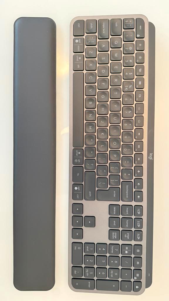 Logitech MX Keys Plus met Palm Rest, Computers en Software, Toetsenborden, Zo goed als nieuw, Qwerty, Draadloos, Ergonomisch, Ophalen