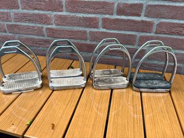 4 setjes beugels € 10 beschikbaar voor biedingen