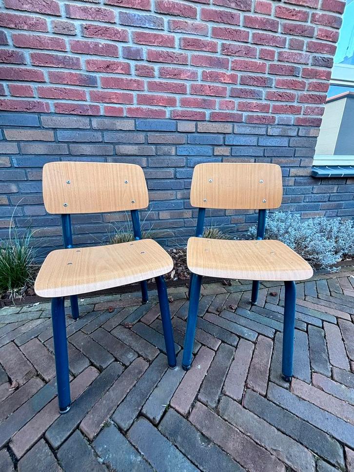 Vintage schoolstoeltjes - set van 2, Huis en Inrichting, Stoelen, Gebruikt, Twee, Hout, Blauw, Ophalen