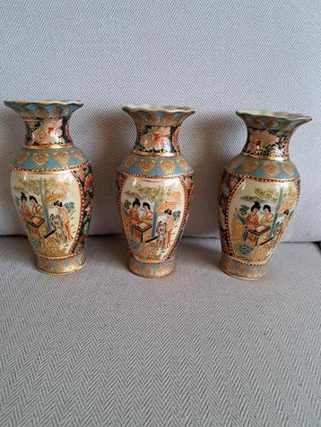3 Vaasjes - Decoratief Aardewerk beschikbaar voor biedingen
