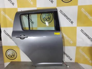 Portier 4Deurs rechts-achter van een Suzuki Swift (ZCD) beschikbaar voor biedingen