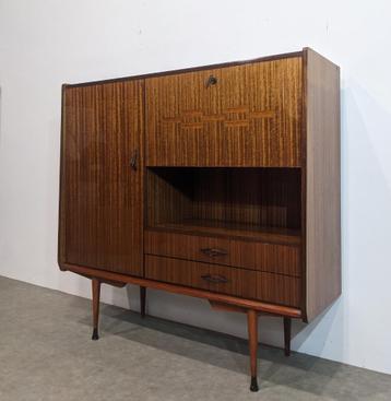 Hoog buffetkast in mid-century moderne  beschikbaar voor biedingen