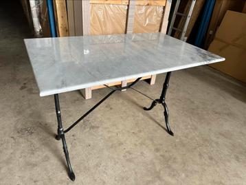Tafel marmer rechthoek 100 x 60 cm met gietijzeren tagelpoot beschikbaar voor biedingen