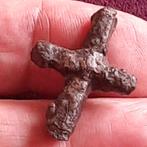 Bodemvondst Friesland Bronzen Kruisje, Antiek en Kunst, Antiek | Religie, Verzenden