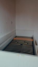 Kinderbed (wit) met lattenbodem, 2 lades en een trapje., Ophalen, Eenpersoons, Modern, Hout