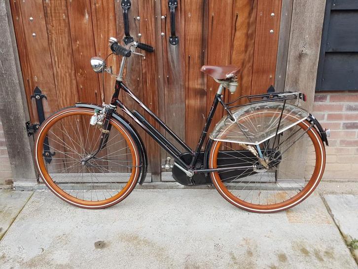 Pracht oldtimer damesfiets met houten velgen😍, Fietsen en Brommers, Fietsen | Oldtimers, Ophalen of Verzenden