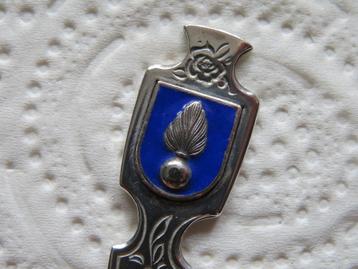 Militaria Lepeltje Embleem Koninklijke Marechaussee beschikbaar voor biedingen