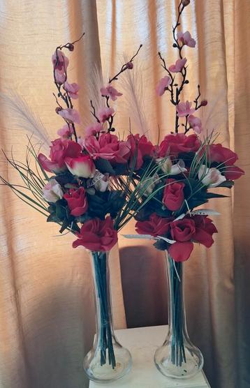Set van 2 vazen met kunstbloemen beschikbaar voor biedingen