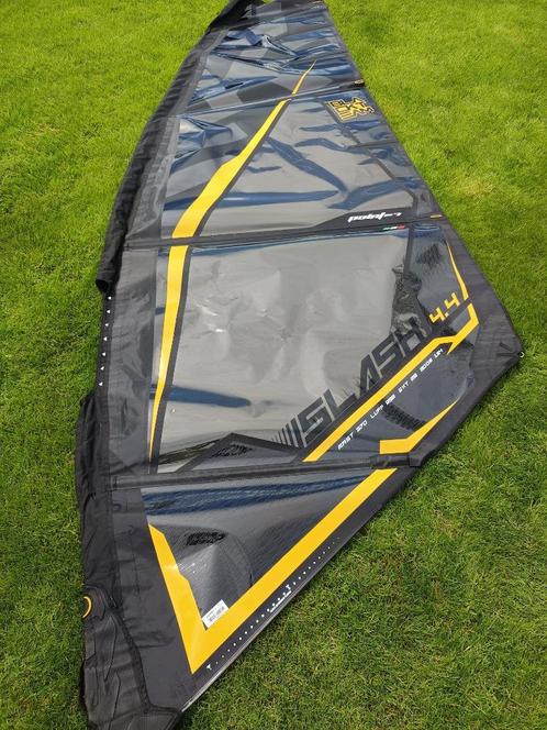 Point-7 Slash 4.4 2023, Watersport en Boten, Windsurfen, Zo goed als nieuw, Zeil, Minder dan 250 cm, Met draagtas, Minder dan 5 m²