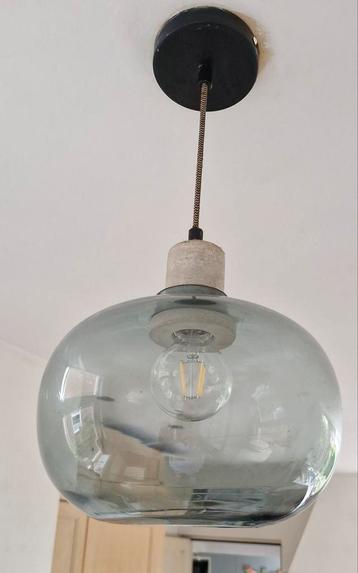Hanglamp met rookglas beschikbaar voor biedingen