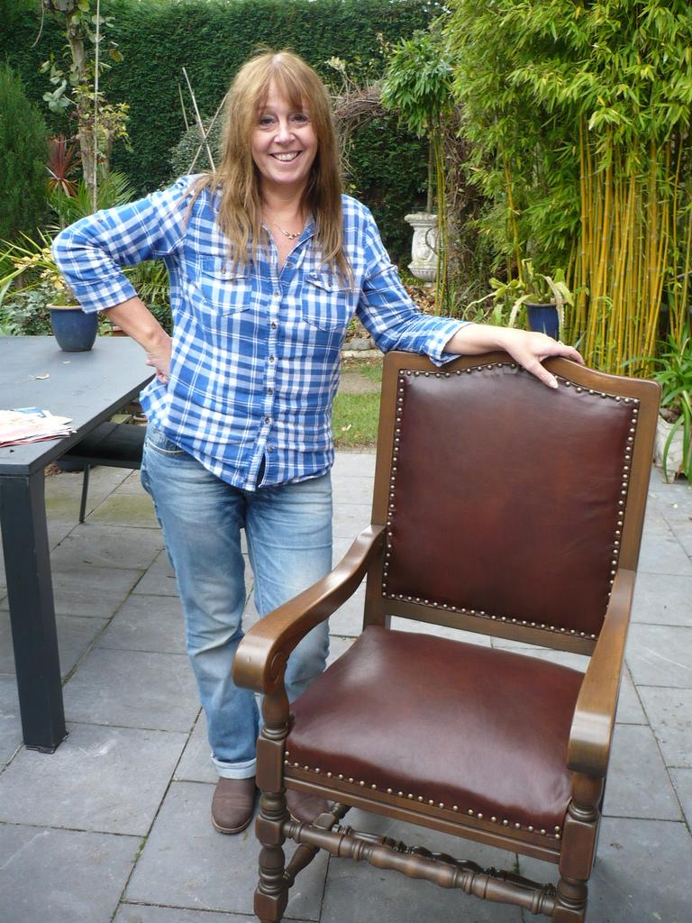 Mooie opgeknapte stoel, Huis en Inrichting, Stoelen, Zo goed als nieuw, Eén, Hout, Bruin, Ophalen