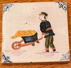 Oude Hollandse Tegel met Man en Kruiwagen, Antiek en Kunst, Ophalen of Verzenden