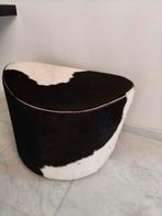 Zwart-witte koeienhuid poef, Ophalen, Minder dan 50 cm, 50 tot 75 cm, Zo goed als nieuw