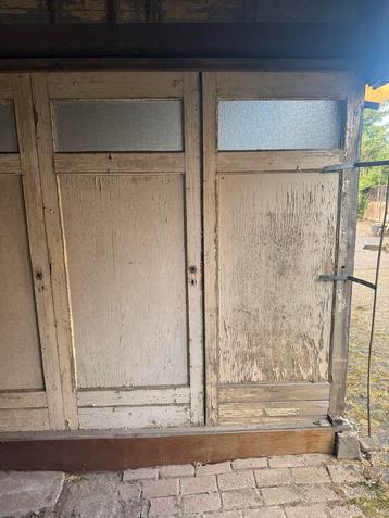 Oude binnendeuren voor renovatie beschikbaar voor biedingen