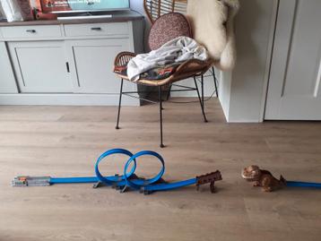 Hot Wheels Dino Baan - Race tegen de Dino! beschikbaar voor biedingen