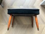 Vintage leren voeten bankje /poefje, Ophalen, Minder dan 50 cm, Rechthoekig, Gebruikt