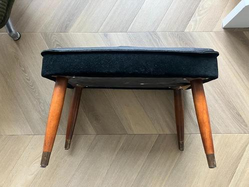 Vintage leren voeten bankje /poefje, Huis en Inrichting, Banken | Voetenbanken en Poefen, Gebruikt, Minder dan 50 cm, 50 tot 75 cm