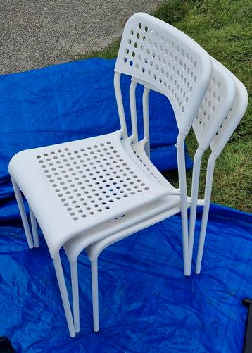 Stapelstoelen wit, drie stuks beschikbaar voor biedingen