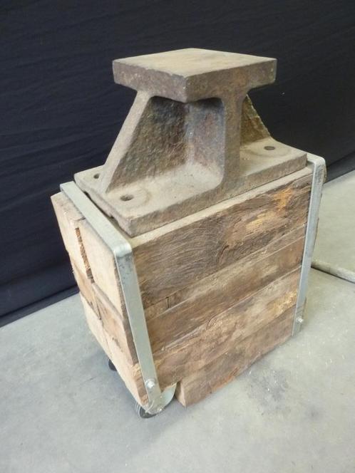 Vintage aambeeld op verrijdbaar onderstel / Zwaar Aambeeld, Antiek en Kunst, Antiek | Gereedschap en Instrumenten, Ophalen of Verzenden