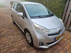 Toyota Verso-S 1.3 Vvt-i Multidrive CVT 2014 Grijs, Auto's, Euro 5, Stof, Zwart, 4 cilinders