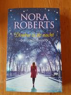 Nora Roberts, Donker is de nacht, Ophalen of Verzenden, Nieuw, Nora Roberts
