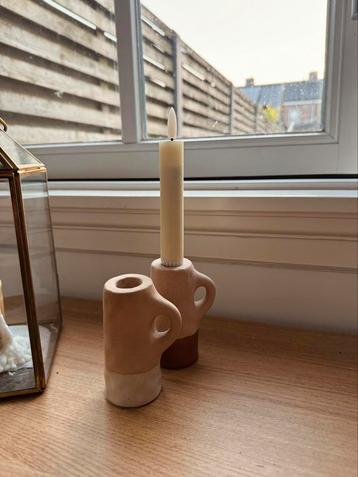 Set van 2 speelse kandelaars beige, terracotta, zand beschikbaar voor biedingen