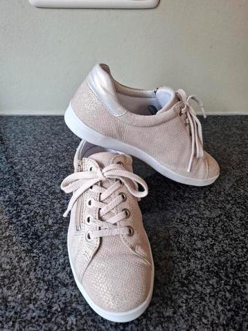 ZGAN Beige/goudglans sneakers Hush Puppies mt 38 beschikbaar voor biedingen
