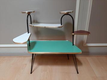 Vintage retro plantenstandaard / tafeltje beschikbaar voor biedingen