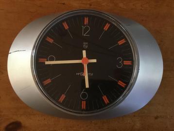 Vintage Philips HF Quartz Wandklok beschikbaar voor biedingen