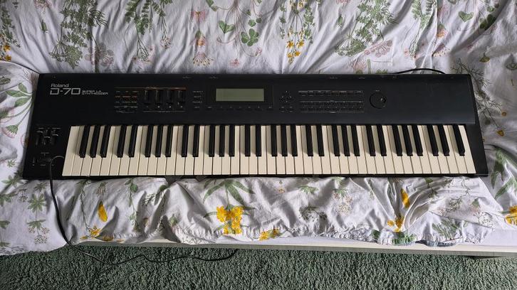 Roland D70 met red glue probleem toetsenboard, Muziek en Instrumenten, Synthesizers, Gebruikt, Overige aantallen, Roland, Met midi-aansluiting