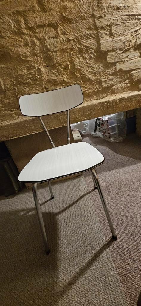 4 Witte Formica Jaren 50 Stoelen, Huis en Inrichting, Stoelen, Gebruikt, Vier, Kunststof, Metaal, Wit, Ophalen