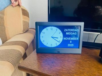 Digital Calendar Clock beschikbaar voor biedingen