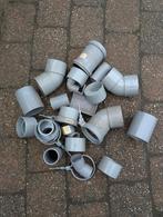 Koppel stukken pvc. Afwatering ed. Alles 1 prijs., Doe-het-zelf en Verbouw, Buizen en Afvoer, Bochten, Pvc, Ophalen of Verzenden