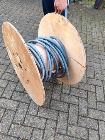 15 meter stroom kabel beschikbaar voor biedingen