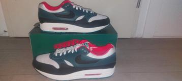 Nike Air Max 1 LIVERPOOL LE BRON JAMES beschikbaar voor biedingen