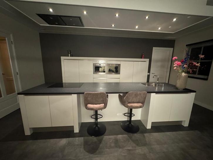 Complete Keuken met Inbouwapparatuur, Huis en Inrichting, Keuken | Complete keukens, Gebruikt, Overige typen, Wit, Kunststof, Greeploos