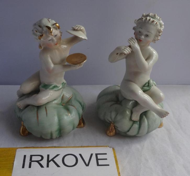 MUSICERENDE KNAAPJES * TOP 2 Stuks Gesigneerd *, Antiek en Kunst, Antiek | Porselein, Verzenden