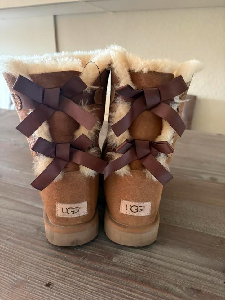Originele Ugg Baily Bow laarzen mt 40, Kleding | Dames, Schoenen, Zo goed als nieuw, Hoge laarzen, Bruin, Ophalen of Verzenden
