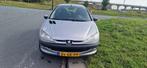 Peugeot 206 1.6 3D 2001 Zilver APK tot nov 2026 weinig km, Auto's, Voorwielaandrijving, Zwart, 4 cilinders, Leder en Stof