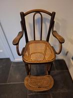 Antieke kinderstoel met armleuningen, Ophalen