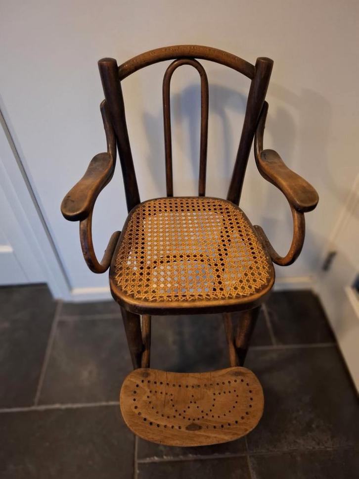 Antieke kinderstoel met armleuningen, Antiek en Kunst, Antiek | Meubels | Stoelen en Banken, Ophalen