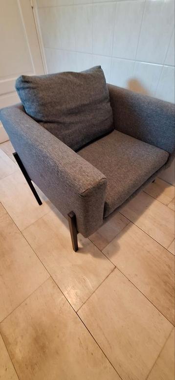 Comfortabele grijze fauteuil