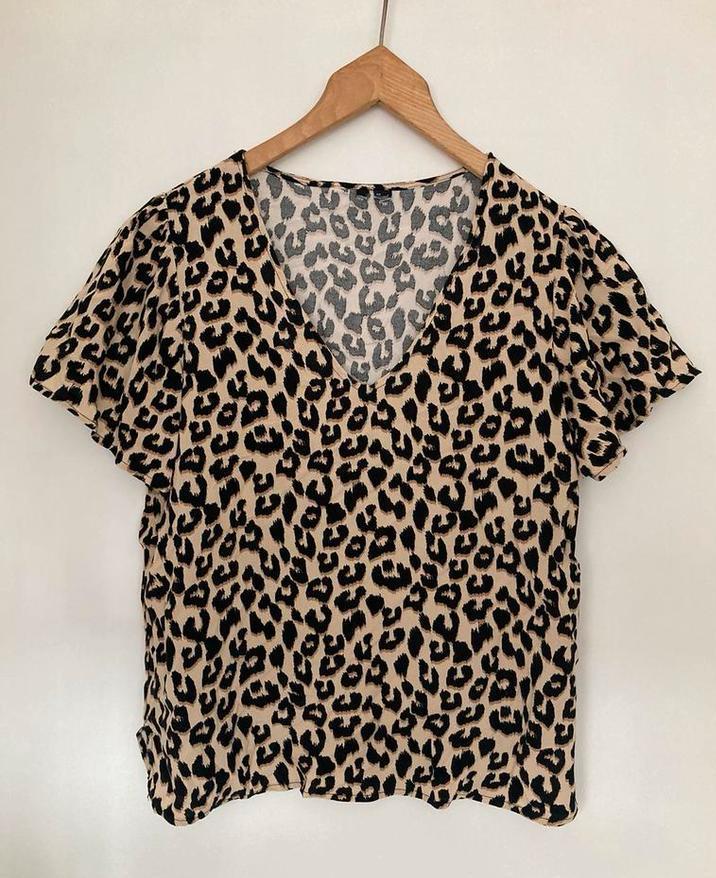 🐆 Chique Bloesje , Top met mooie panterprint dessin, Kleding | Dames, Tops, Zo goed als nieuw, Maat 38/40 (M), Bruin, Korte mouw